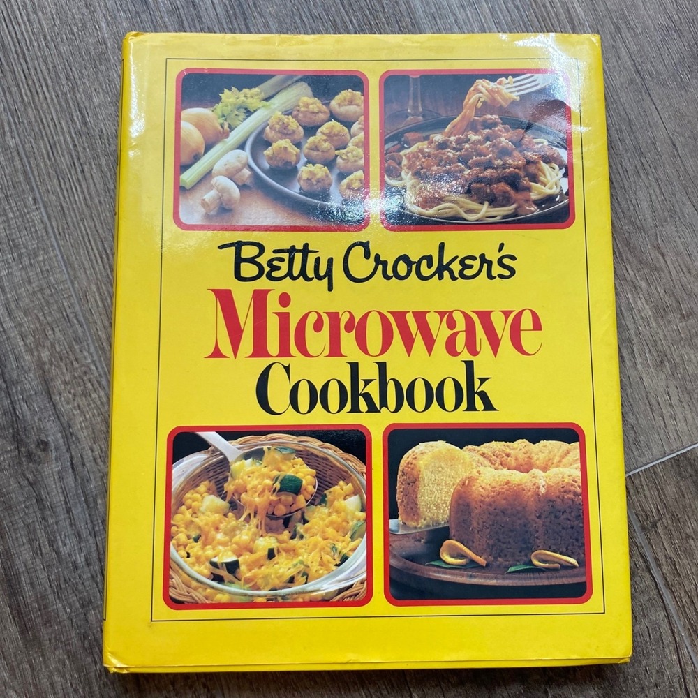 Betty Crocker's Microwave Cookbook Vintage 1981 Hardcover 350 Recipes VTG Yellow
